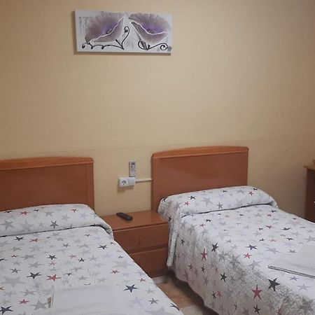Hostal Los Amigos La Roda Buitenkant foto