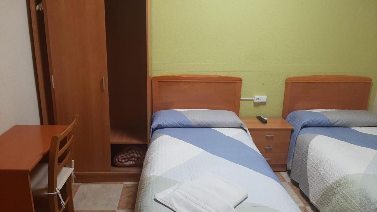 Hostal Los Amigos La Roda Buitenkant foto