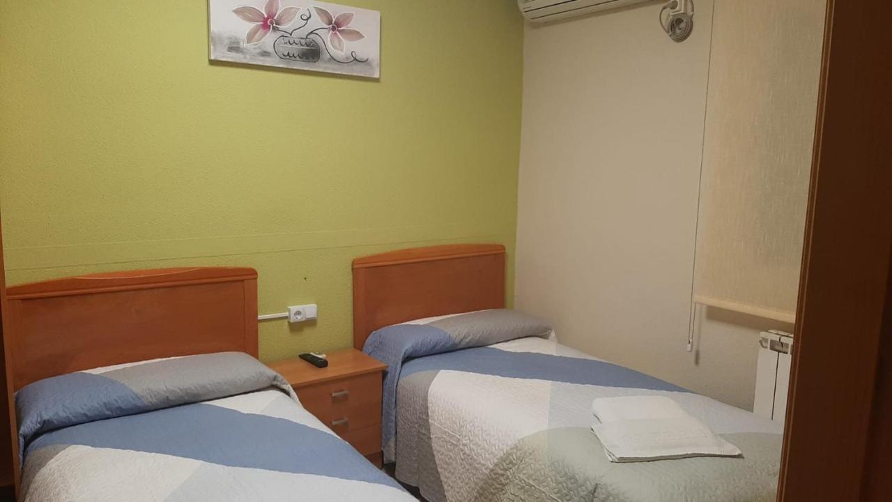 Hostal Los Amigos La Roda Buitenkant foto