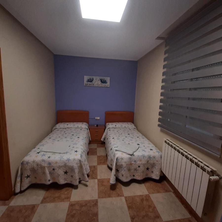 Hostal Los Amigos La Roda Buitenkant foto