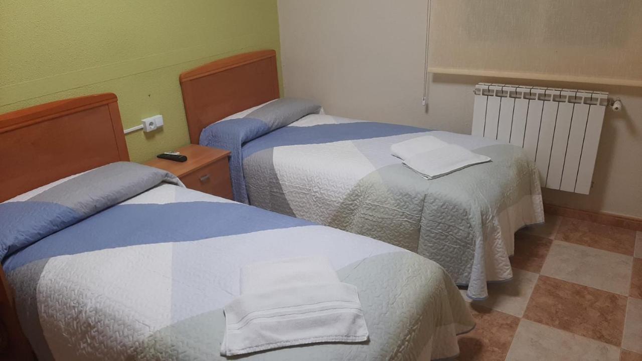 Hostal Los Amigos La Roda Buitenkant foto