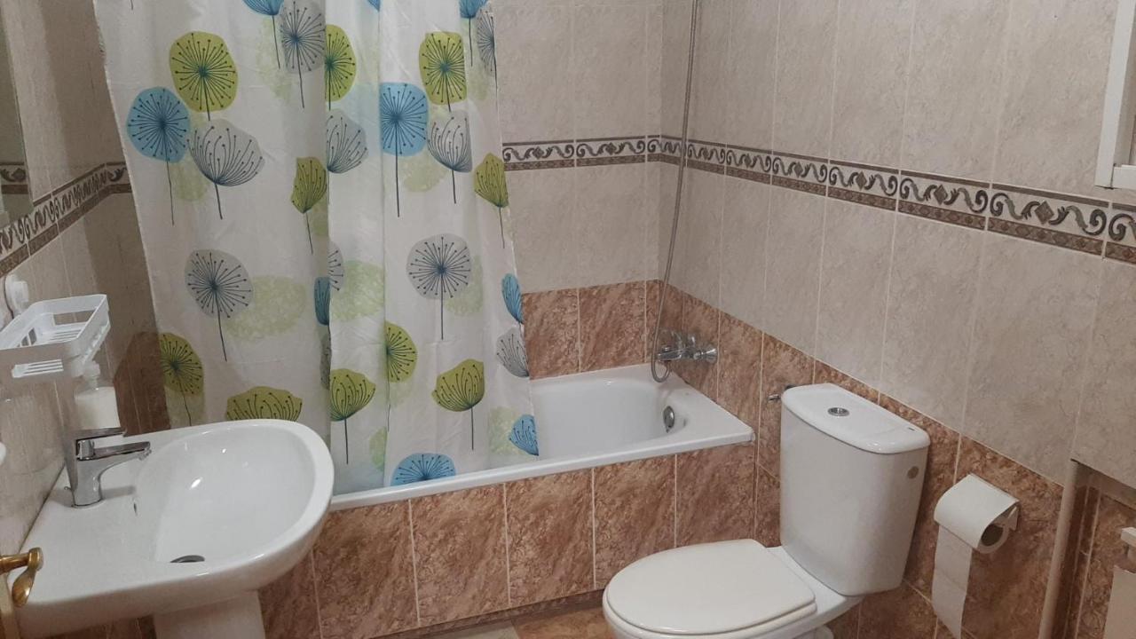 Hostal Los Amigos La Roda Buitenkant foto