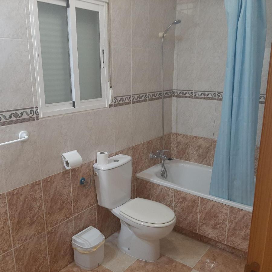 Hostal Los Amigos La Roda Buitenkant foto
